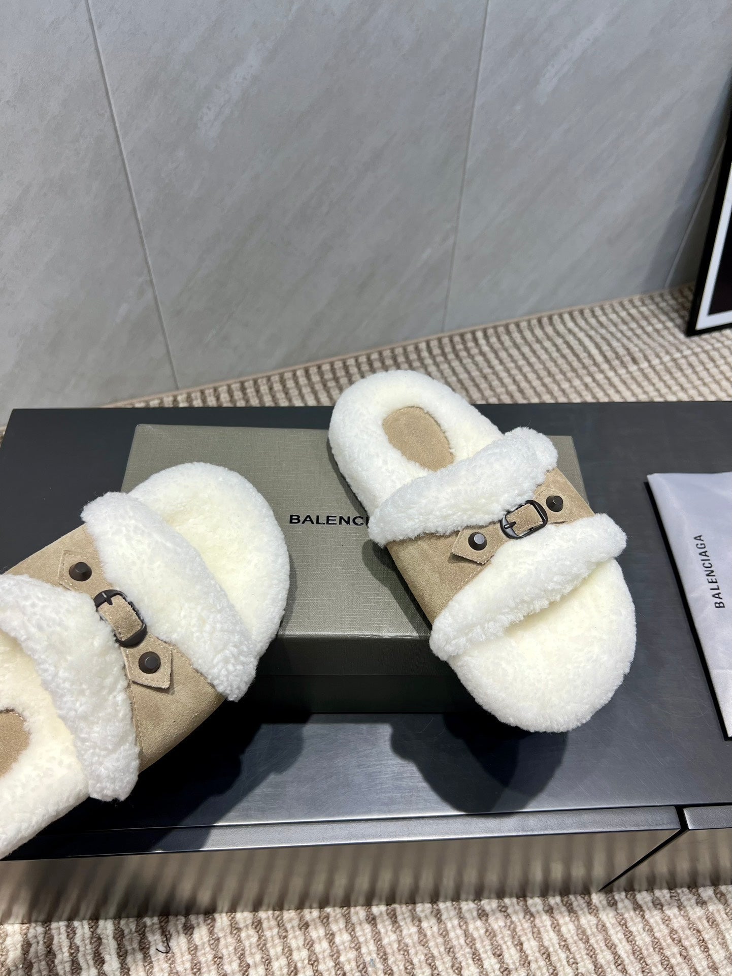 BALENCIAGA 25S SLIPPERS IN DARK BEIGE SUEDE AND WHITE WOOL - 35