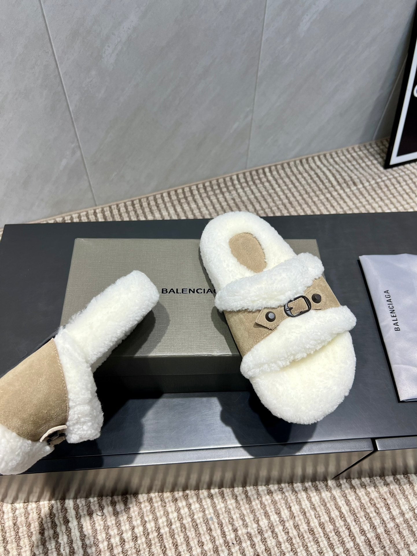BALENCIAGA 25S SLIPPERS IN DARK BEIGE SUEDE AND WHITE WOOL - 35