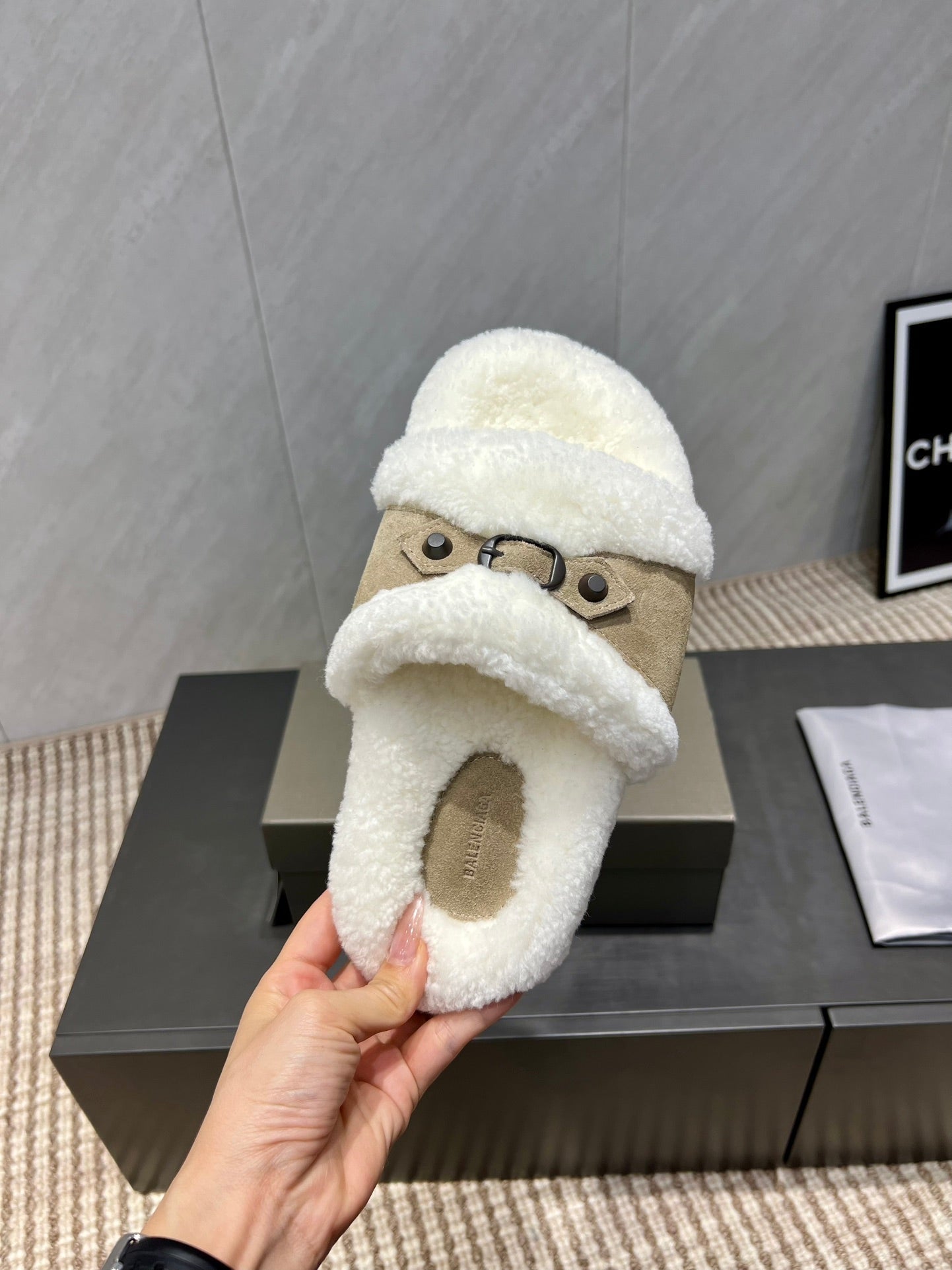BALENCIAGA 25S SLIPPERS IN DARK BEIGE SUEDE AND WHITE WOOL - 35
