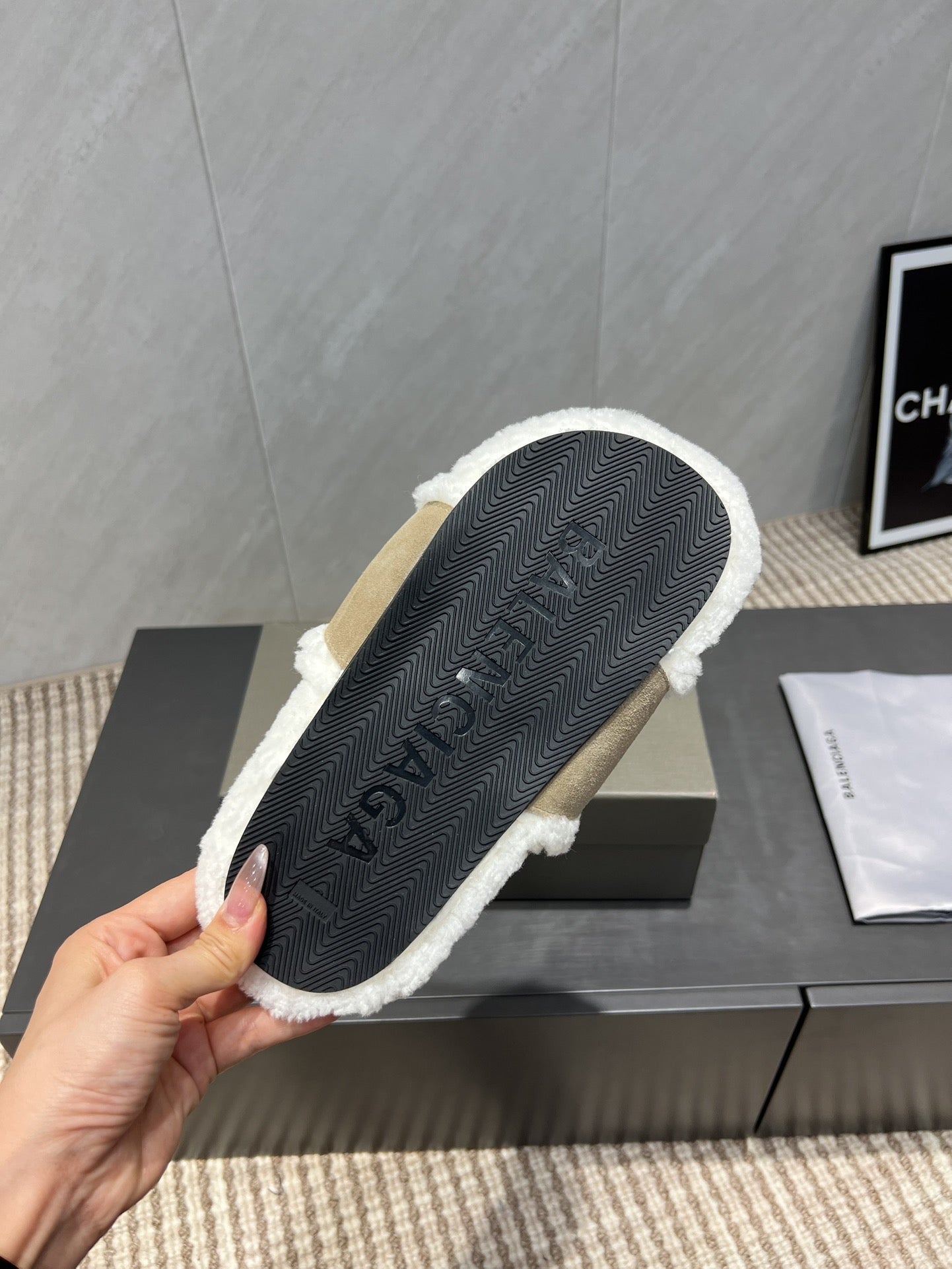 BALENCIAGA 25S SLIPPERS IN DARK BEIGE SUEDE AND WHITE WOOL - 35