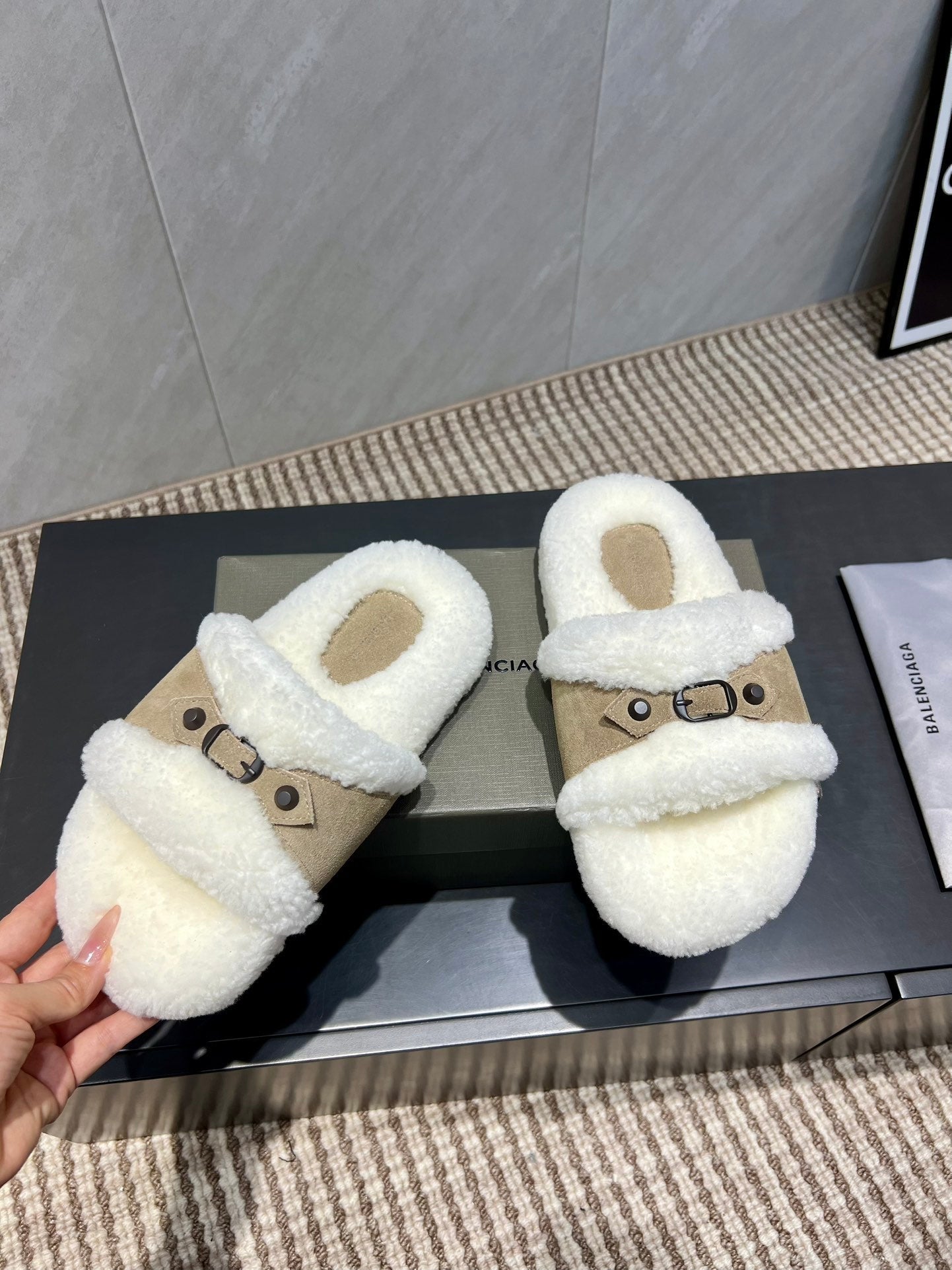 BALENCIAGA 25S SLIPPERS IN DARK BEIGE SUEDE AND WHITE WOOL - 35