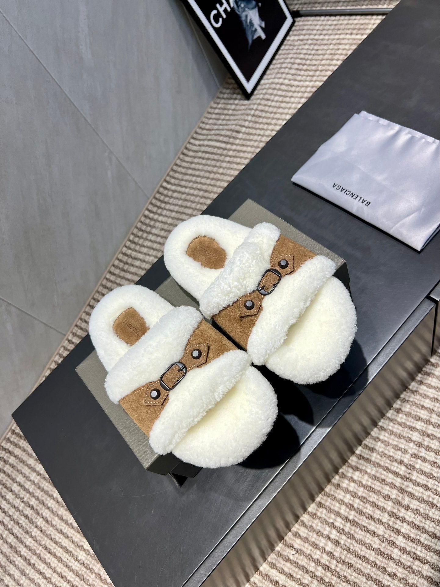 BALENCIAGA 25S SLIPPERS IN LIGHT BROWN SUEDE AND WHITE WOOL - 35