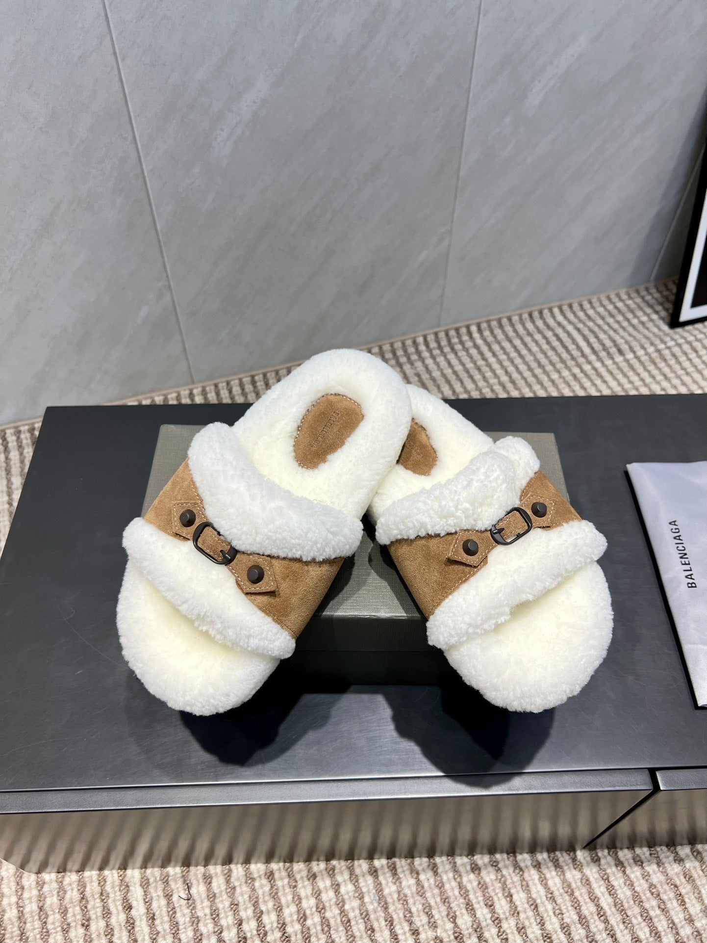BALENCIAGA 25S SLIPPERS IN LIGHT BROWN SUEDE AND WHITE WOOL - 35