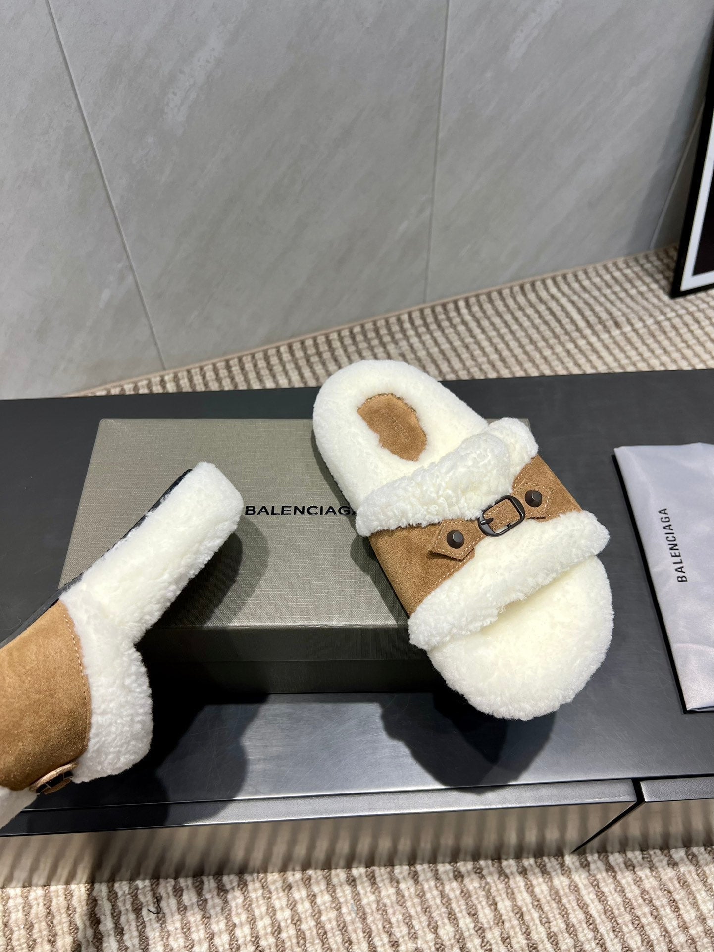 BALENCIAGA 25S SLIPPERS IN LIGHT BROWN SUEDE AND WHITE WOOL - 35