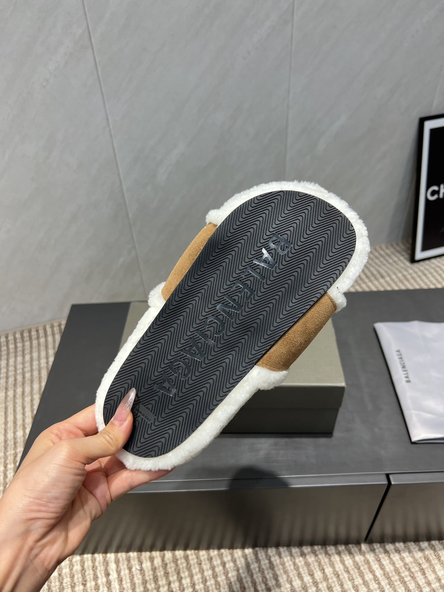 BALENCIAGA 25S SLIPPERS IN LIGHT BROWN SUEDE AND WHITE WOOL - 35