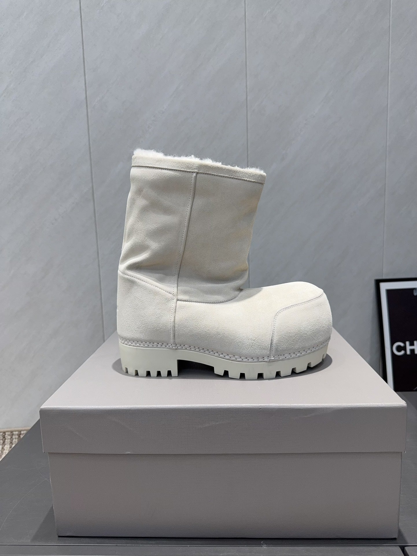 BALENCIAGA 25S LOW ANKLE BOOTS PLATFORM HEEL IN WHITE SUEDE STYLE 2 - 35