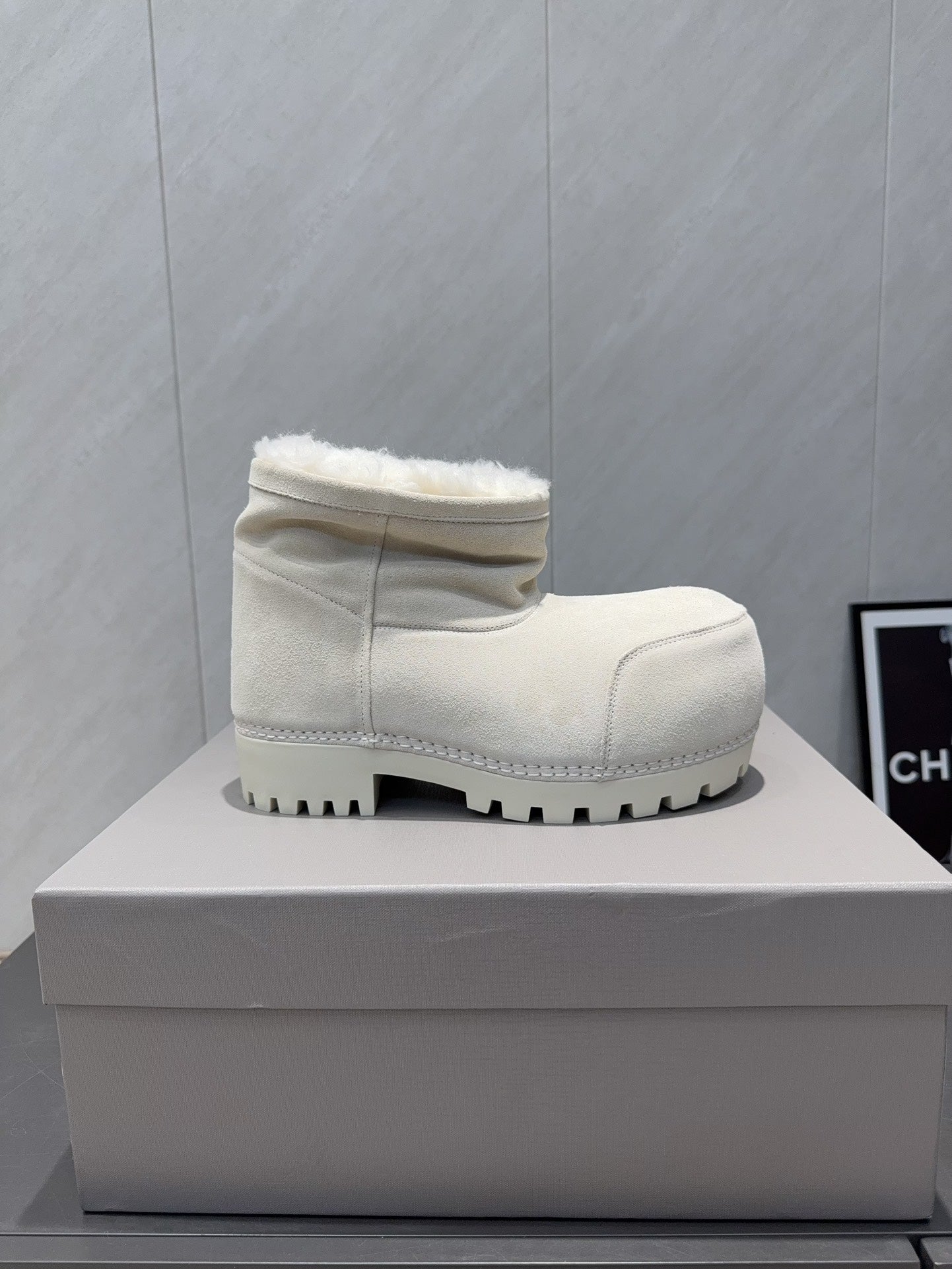BALENCIAGA 25S LOW ANKLE BOOTS PLATFORM HEEL IN WHITE SUEDE STYLE 1 - 35