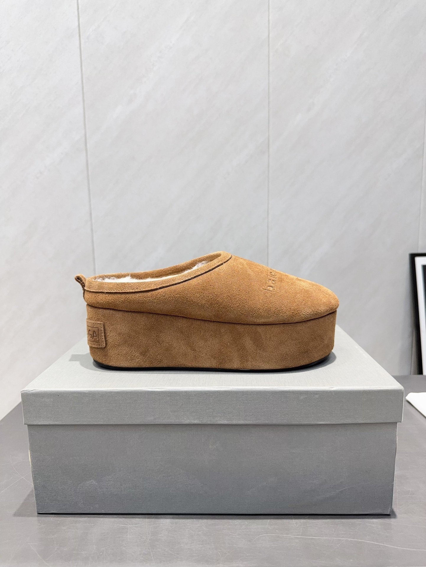 BALENCIAGA 25S AURALEE SLIP-ON 50 MM IN LIGHT BROWN SUEDE STYLE 1 - 35