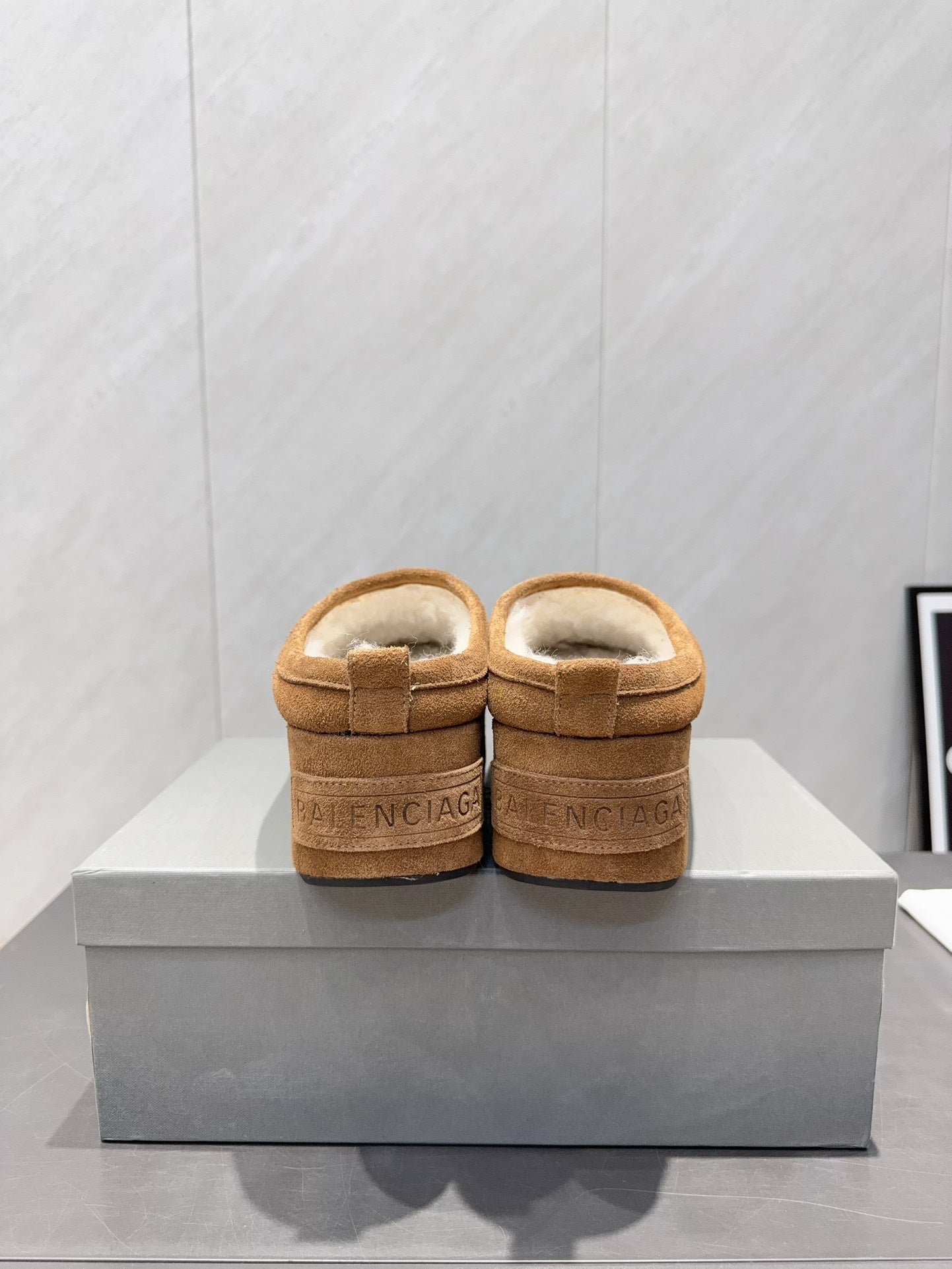 BALENCIAGA 25S AURALEE SLIP-ON 50 MM IN LIGHT BROWN SUEDE STYLE 1 - 35