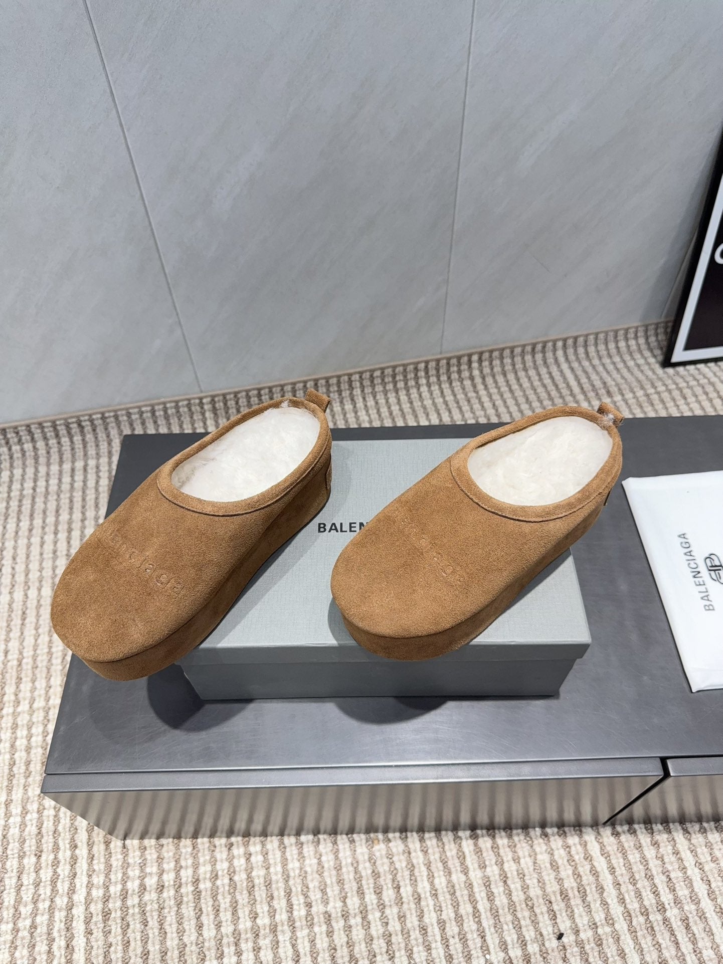 BALENCIAGA 25S AURALEE SLIP-ON 50 MM IN LIGHT BROWN SUEDE STYLE 1 - 35