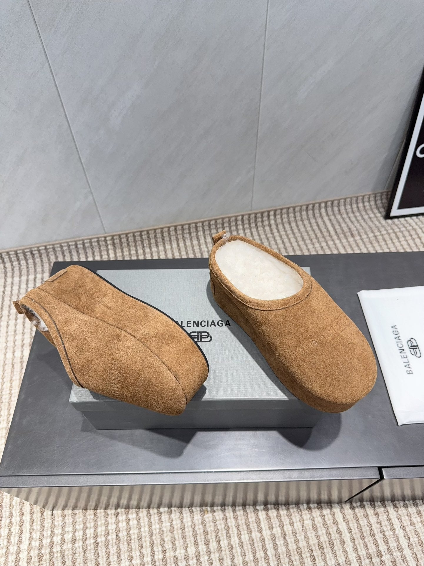 BALENCIAGA 25S AURALEE SLIP-ON 50 MM IN LIGHT BROWN SUEDE STYLE 1 - 35