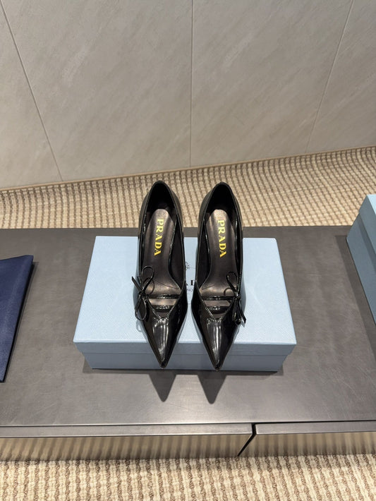 PRADA 26S ГОСТРОНОСІ ТУФЛІ НА КАБЛУКУ 75 ММ З ЧОРНОЇ ТЕЛЯЧОЇ ШКІРИ З БАНТОМ