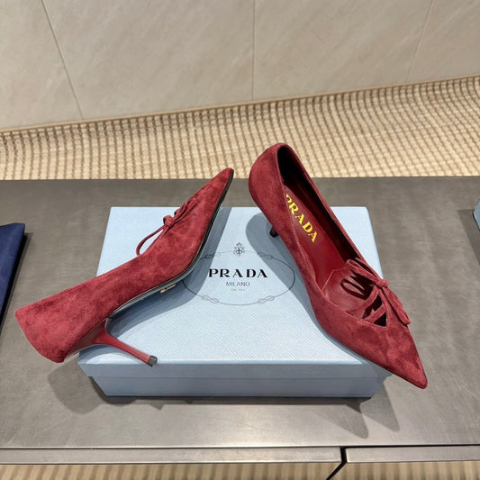 ТУФЛІ-ЧОВНИКИ PRADA 26S З ЗАГОСТРЕНИМ НОСОМ, 75 ММ, БОРДОВО-ЧЕРВОНА ЗАМША З БАНТОМ