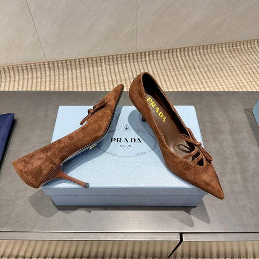 PRADA 26S ГОСТРОНОСІ ТУФЛІ НА КАБЛУКУ 75 ММ З ТЕМНО-КОРИЧНЕВОЇ ЗАМШІ З БАНТОМ