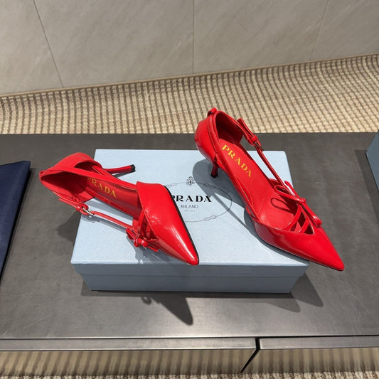 ТУФЛІ-ЧОВНИКИ PRADA 26S З ЗАГОСТРЕНИМ НОСОМ, ВИРІЗАМИ ТА БАНТОМ, НА ПІДБОРАХ 75 ММ, ЯСКРАВО-ЧЕРВОНА ТЕЛЯЧА ШКІРА
