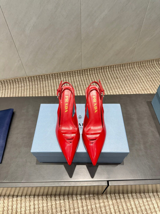 ВИСОКІ ТУФЛІ PRADA 26S З ЗАГОСТРЕНИМ НОСКОМ І РЕМІНЦЕМ НА П'ЯТІ 75 ММ З ЯСКРАВО-ЧЕРВОНОЇ ТЕЛЯЧОЇ ШКІРИ