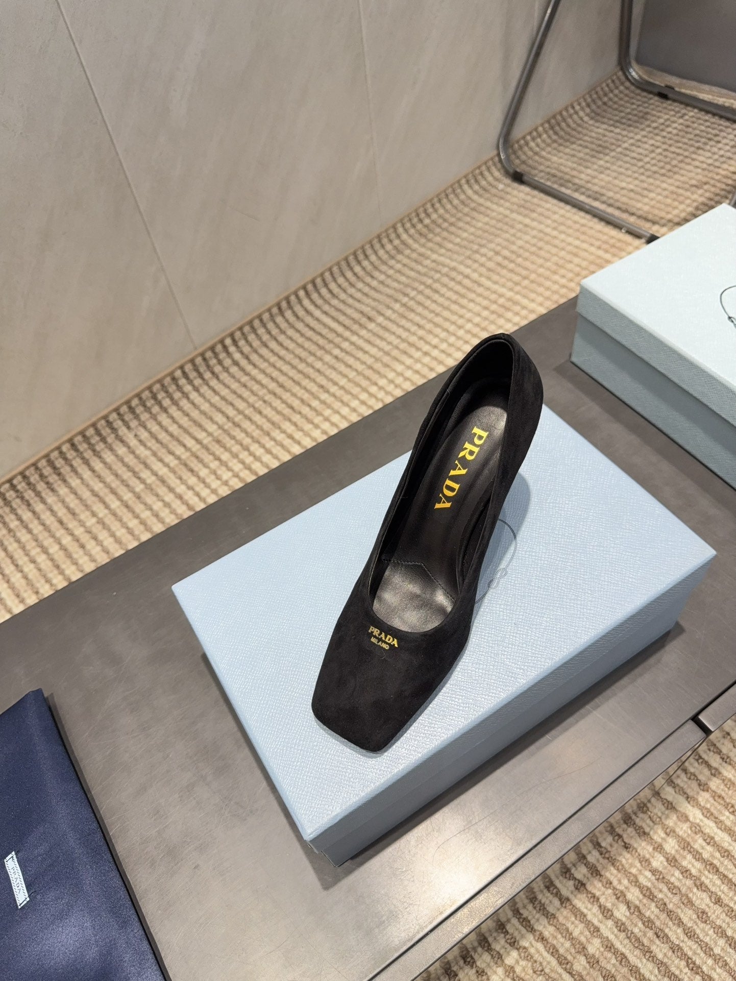 PRADA 26S КВАДРАТНІ ТУФЛІ НА ВИСОКИХ ПІДБОРАХ 85 ММ З ЧОРНОЇ ЗАМШІ