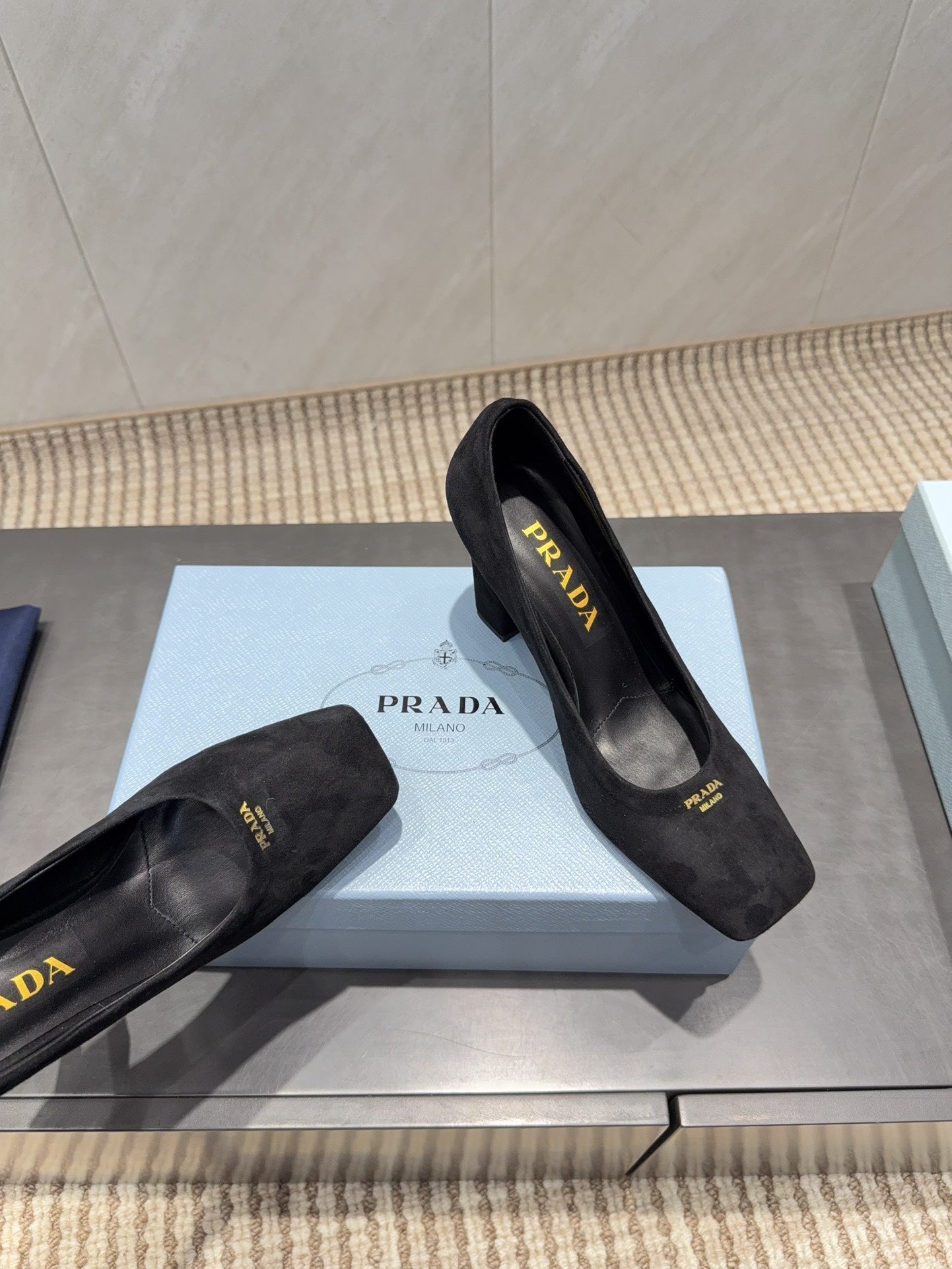 PRADA 26S КВАДРАТНІ ТУФЛІ НА ВИСОКИХ ПІДБОРАХ 85 ММ З ЧОРНОЇ ЗАМШІ