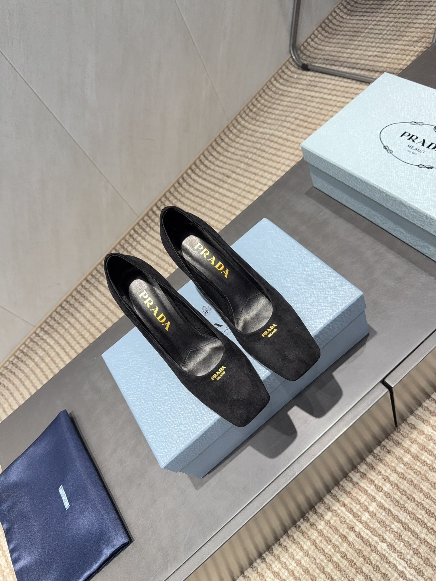 PRADA 26S КВАДРАТНІ ТУФЛІ НА ВИСОКИХ ПІДБОРАХ 85 ММ З ЧОРНОЇ ЗАМШІ