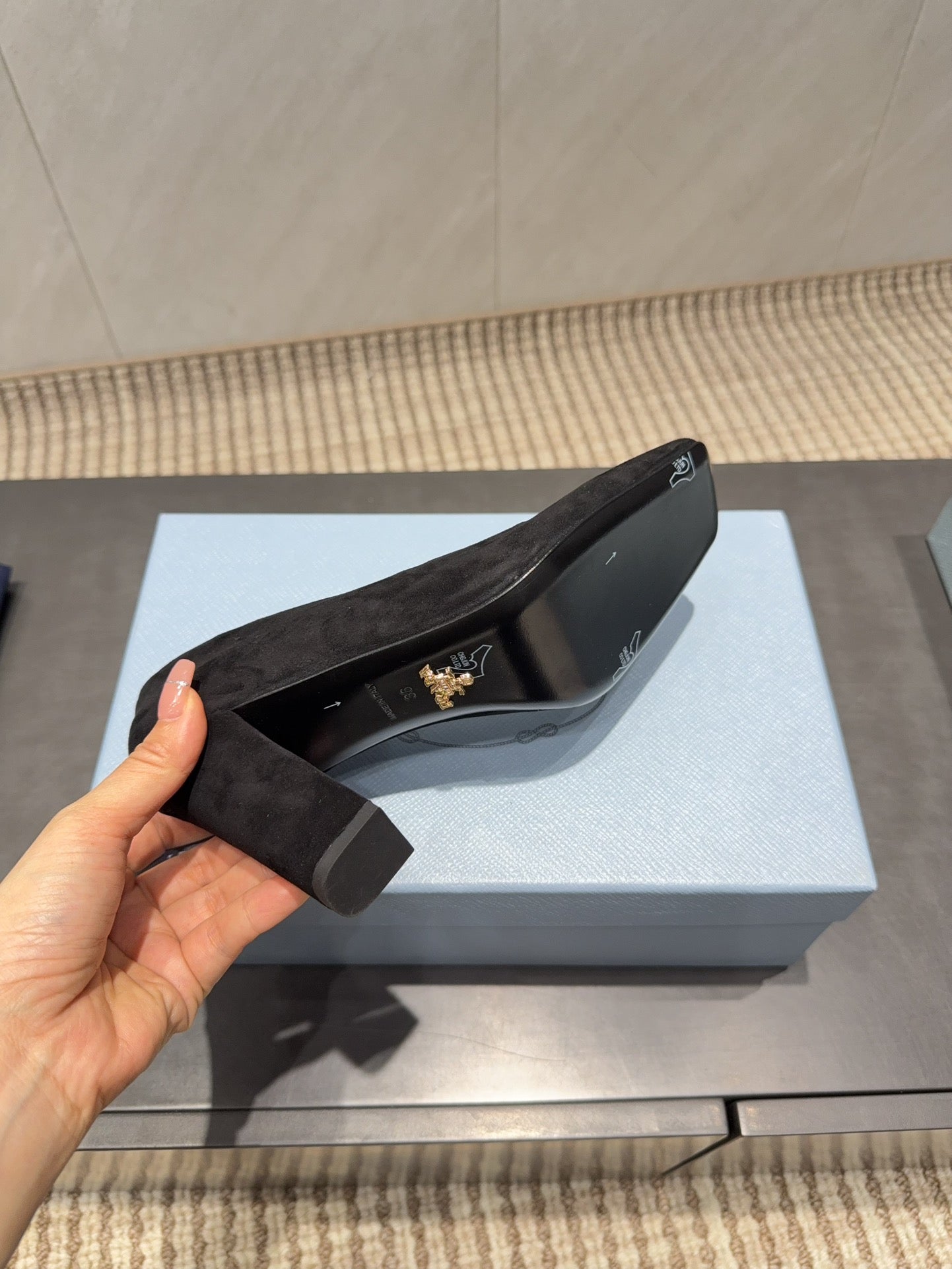 PRADA 26S КВАДРАТНІ ТУФЛІ НА ВИСОКИХ ПІДБОРАХ 85 ММ З ЧОРНОЇ ЗАМШІ