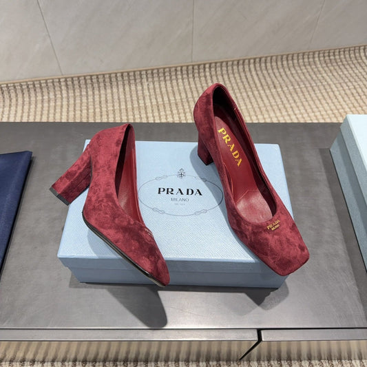 ВИСОКІ ПІДБОРИ PRADA 26S З КВАДРАТНИМ НОСКОМ 85 ММ З ТЕМНО-ЧЕРВОНОЇ ЗАМШІ
