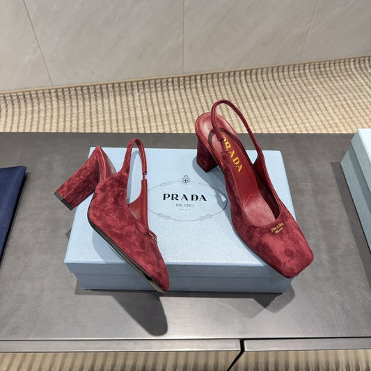 ТУФЛІ-СЛІНГБЕКИ PRADA 26S НА НИЗЬКИХ КВАДРАТНИХ ПІДБОРАХ 85 ММ З ТЕМНО-ЧЕРВОНОЇ ЗАМШІ