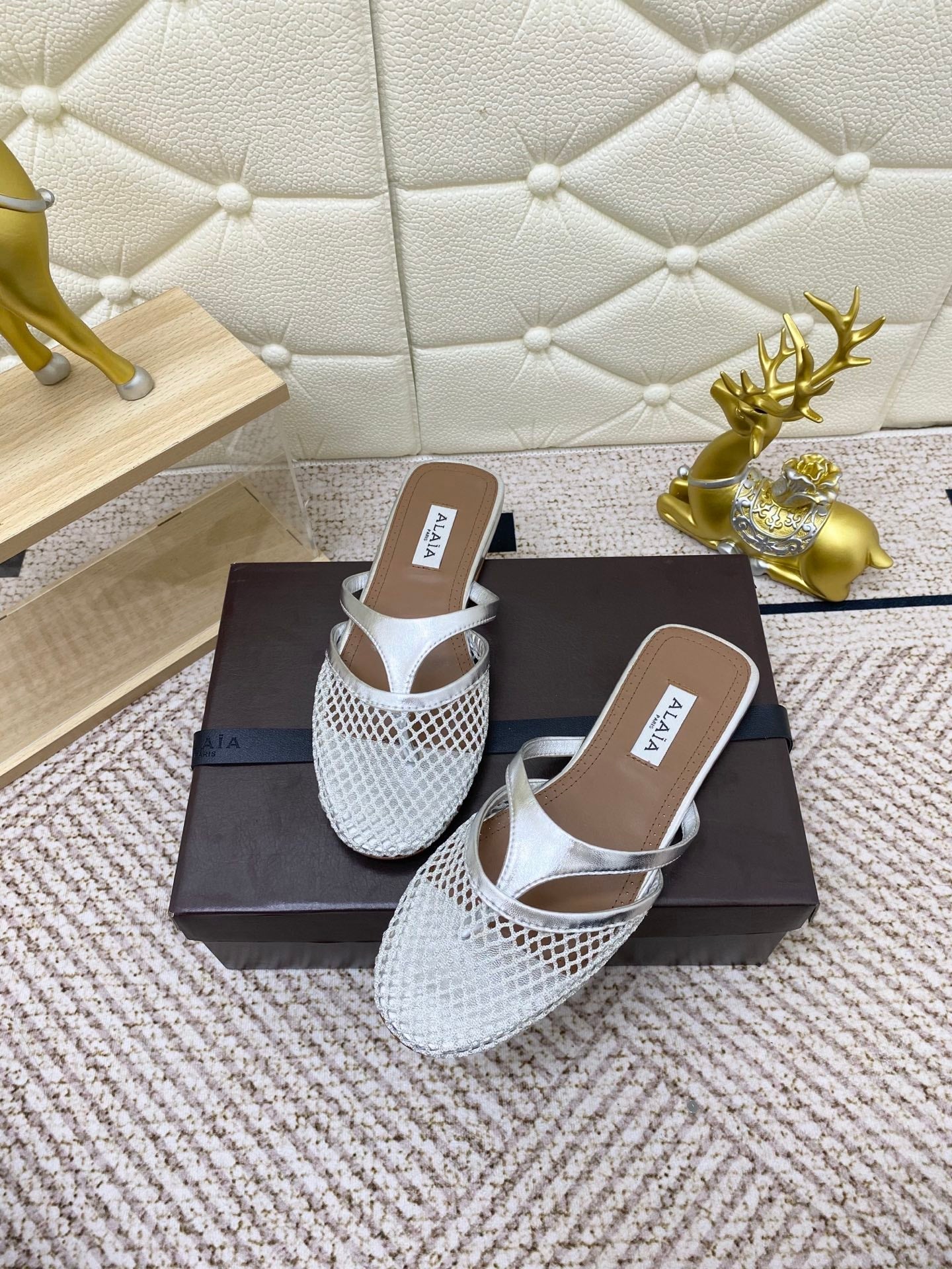 ALAIA BREATHABLE FLAT-TOE MULES 25S IN SILVER CALFSKIN - 35