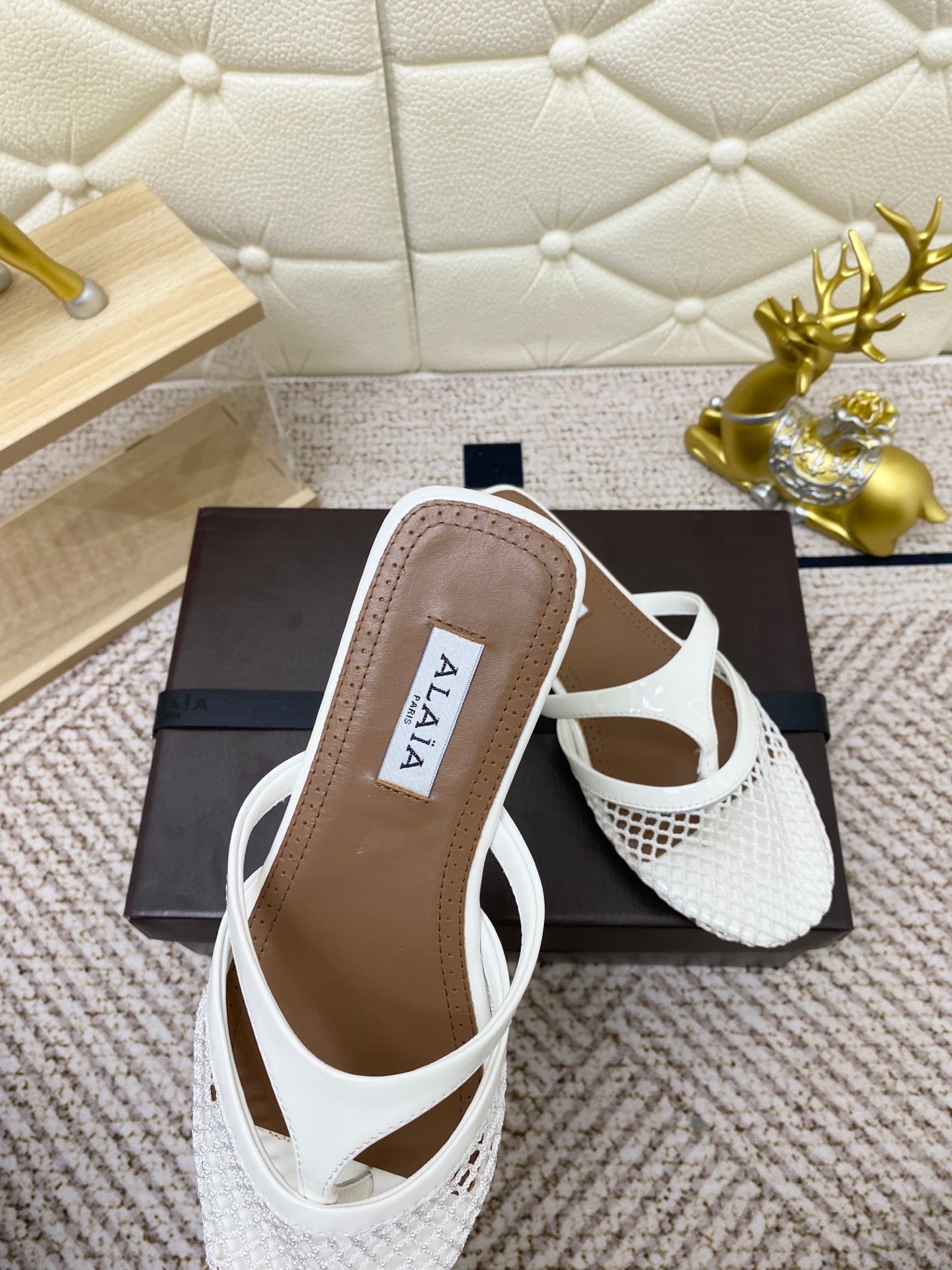 ALAIA BREATHABLE FLAT-TOE MULES 25S IN WHITE CALFSKIN - 35