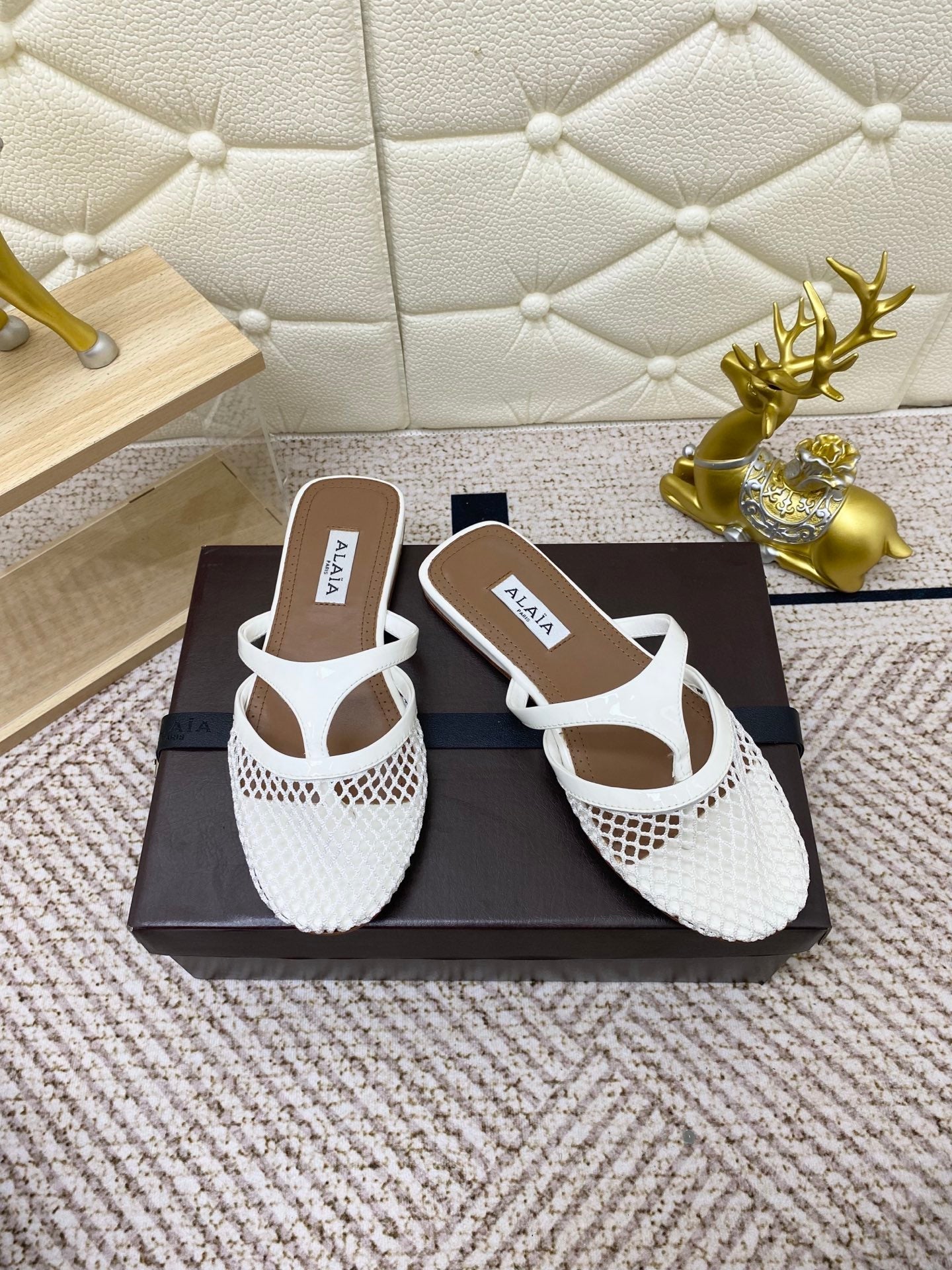 ALAIA BREATHABLE FLAT-TOE MULES 25S IN WHITE CALFSKIN - 35