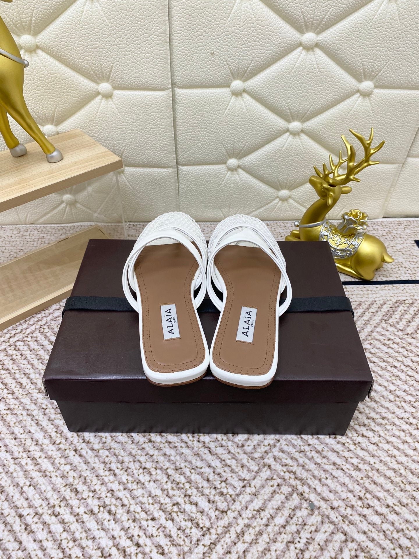 ALAIA BREATHABLE FLAT-TOE MULES 25S IN WHITE CALFSKIN - 35
