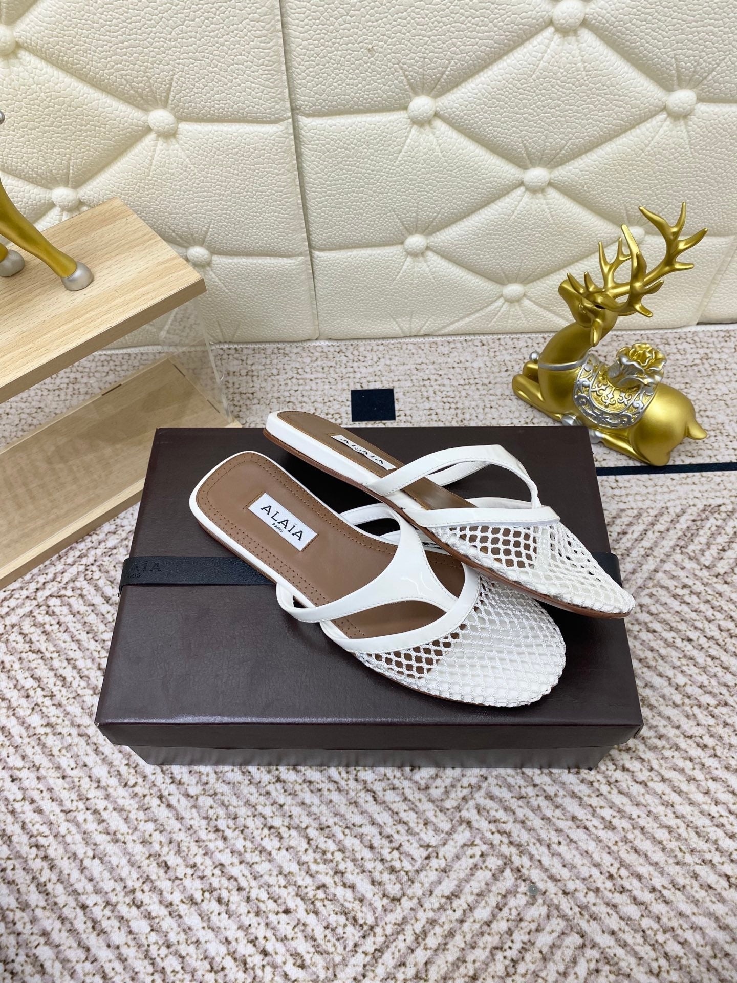 ALAIA BREATHABLE FLAT-TOE MULES 25S IN WHITE CALFSKIN - 35