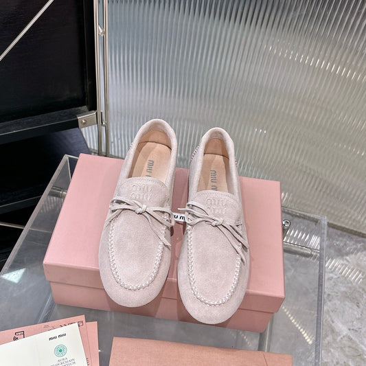 ЛОФЕРИ MIUMIU 26S ЗІ СВІТЛО-РОЖЕВОЇ ЗАМШІ З БАНТОМ