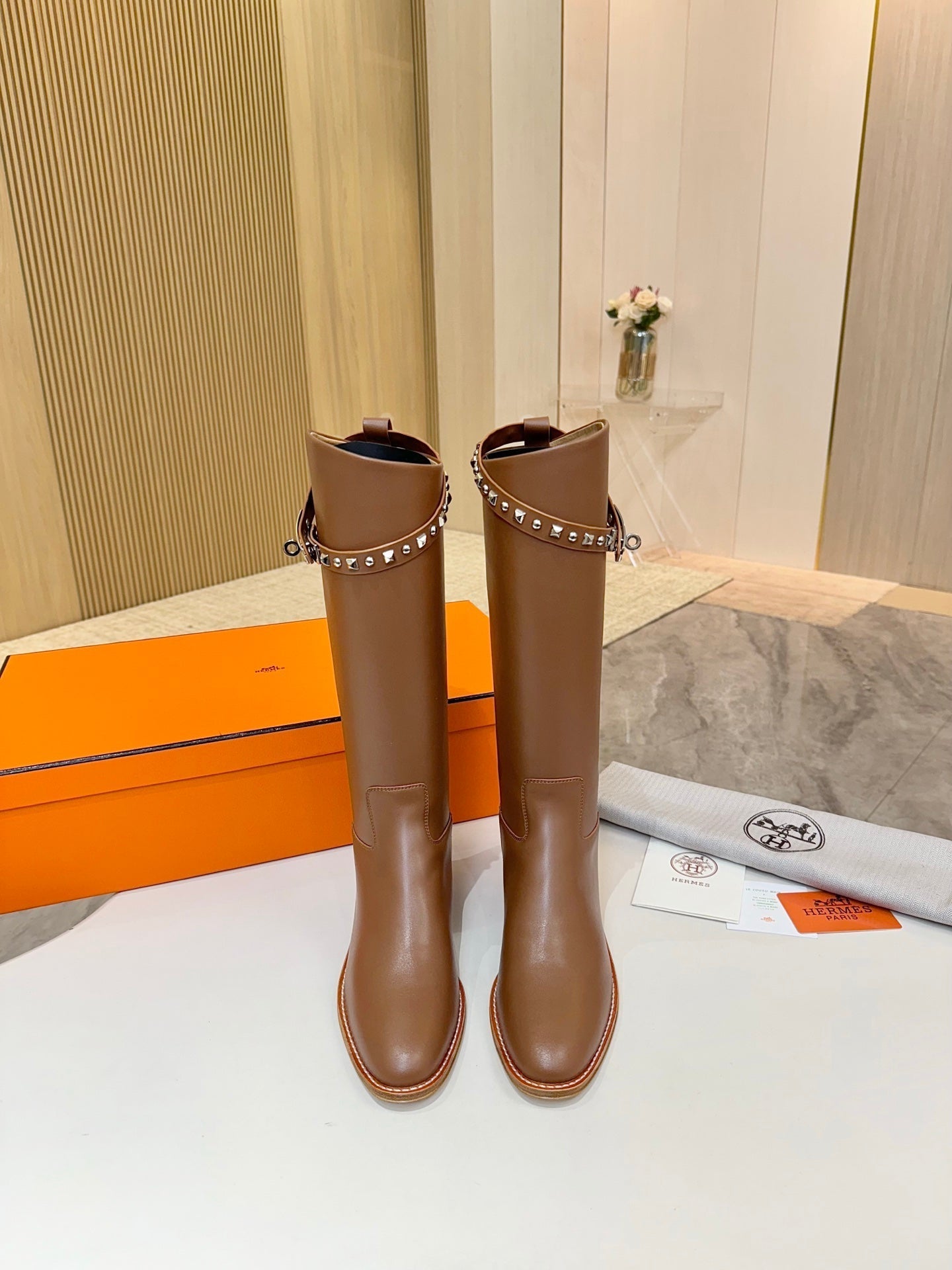 HM 25S KNEE-HIGH FLAT BOOTS IN BROWN LAMBSKIN WITH SILVER HARDWARE - 34