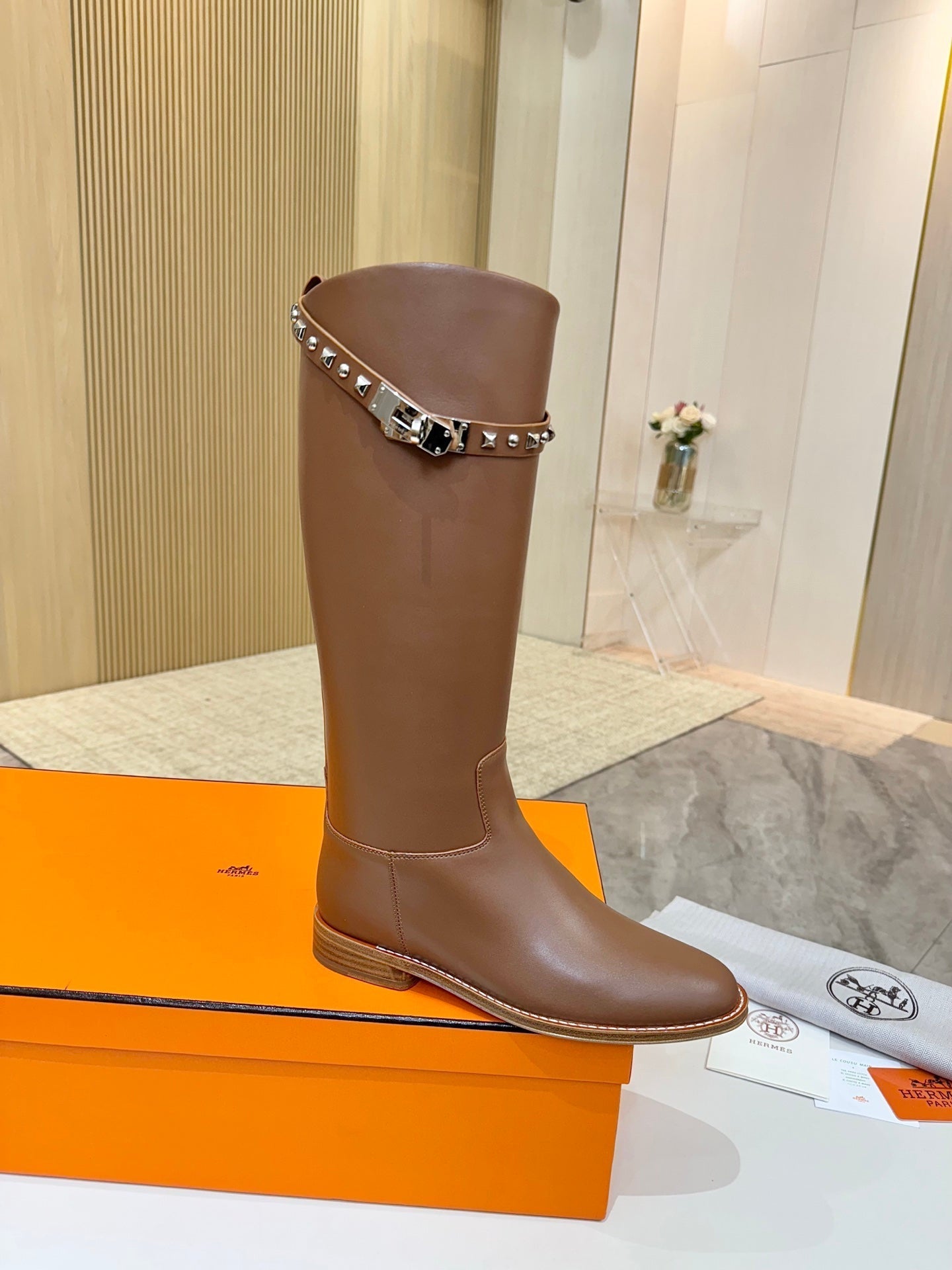 HM 25S KNEE-HIGH FLAT BOOTS IN BROWN LAMBSKIN WITH SILVER HARDWARE - 34