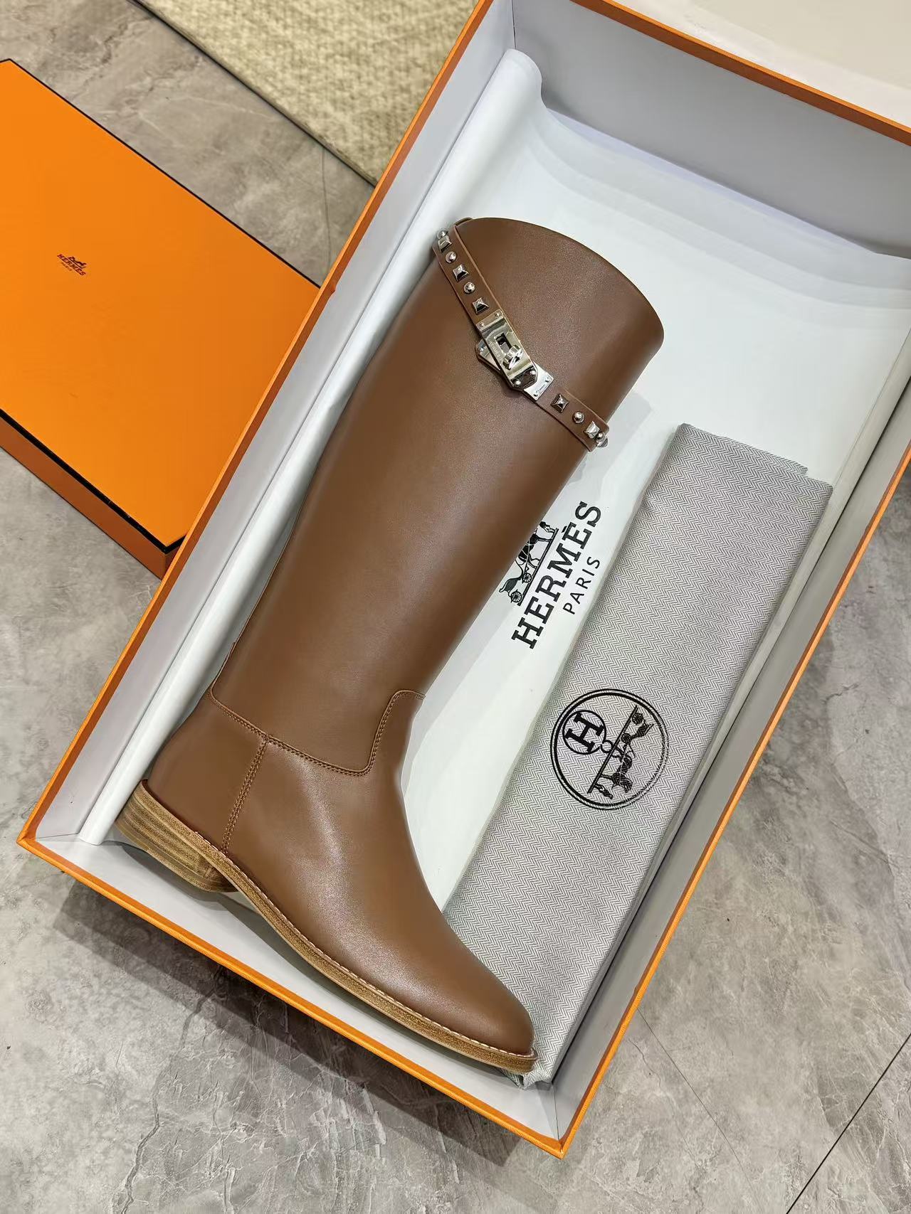 HM 25S KNEE-HIGH FLAT BOOTS IN BROWN LAMBSKIN WITH SILVER HARDWARE - 34