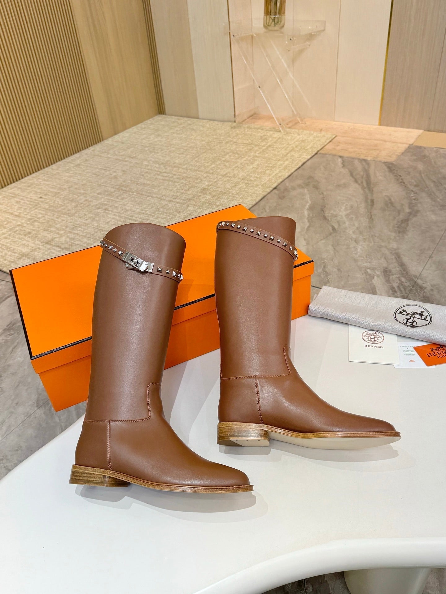 HM 25S KNEE-HIGH FLAT BOOTS IN BROWN LAMBSKIN WITH SILVER HARDWARE - 34