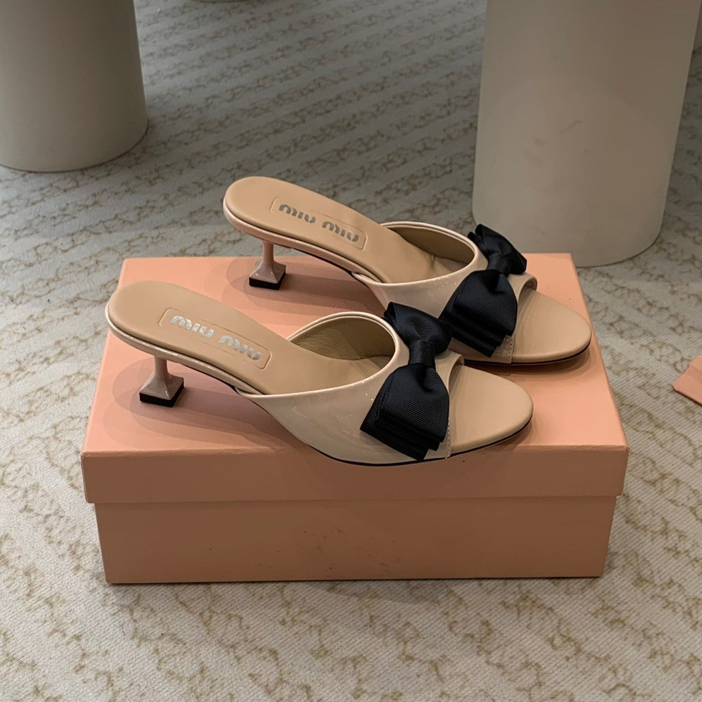 Nude Beige Mid - Heels With Black Bow Calfskin - 35