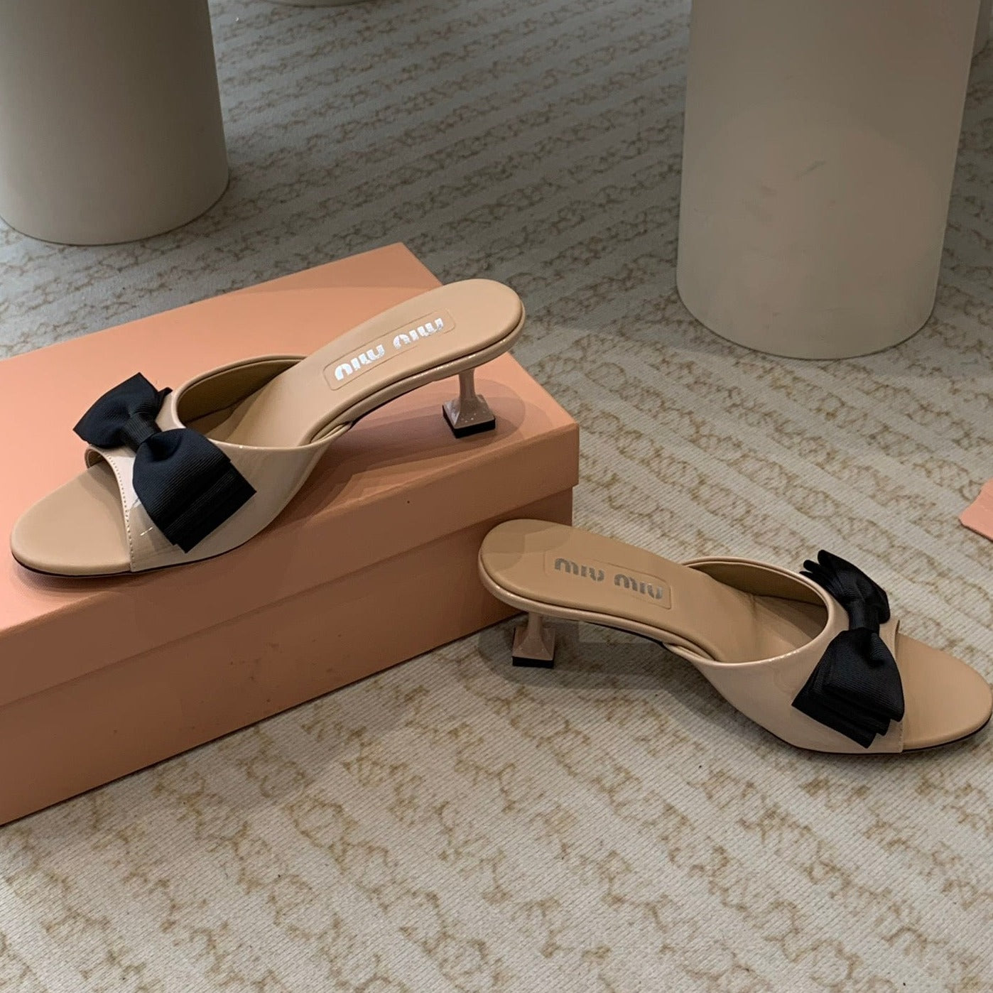Nude Beige Mid - Heels With Black Bow Calfskin - 35