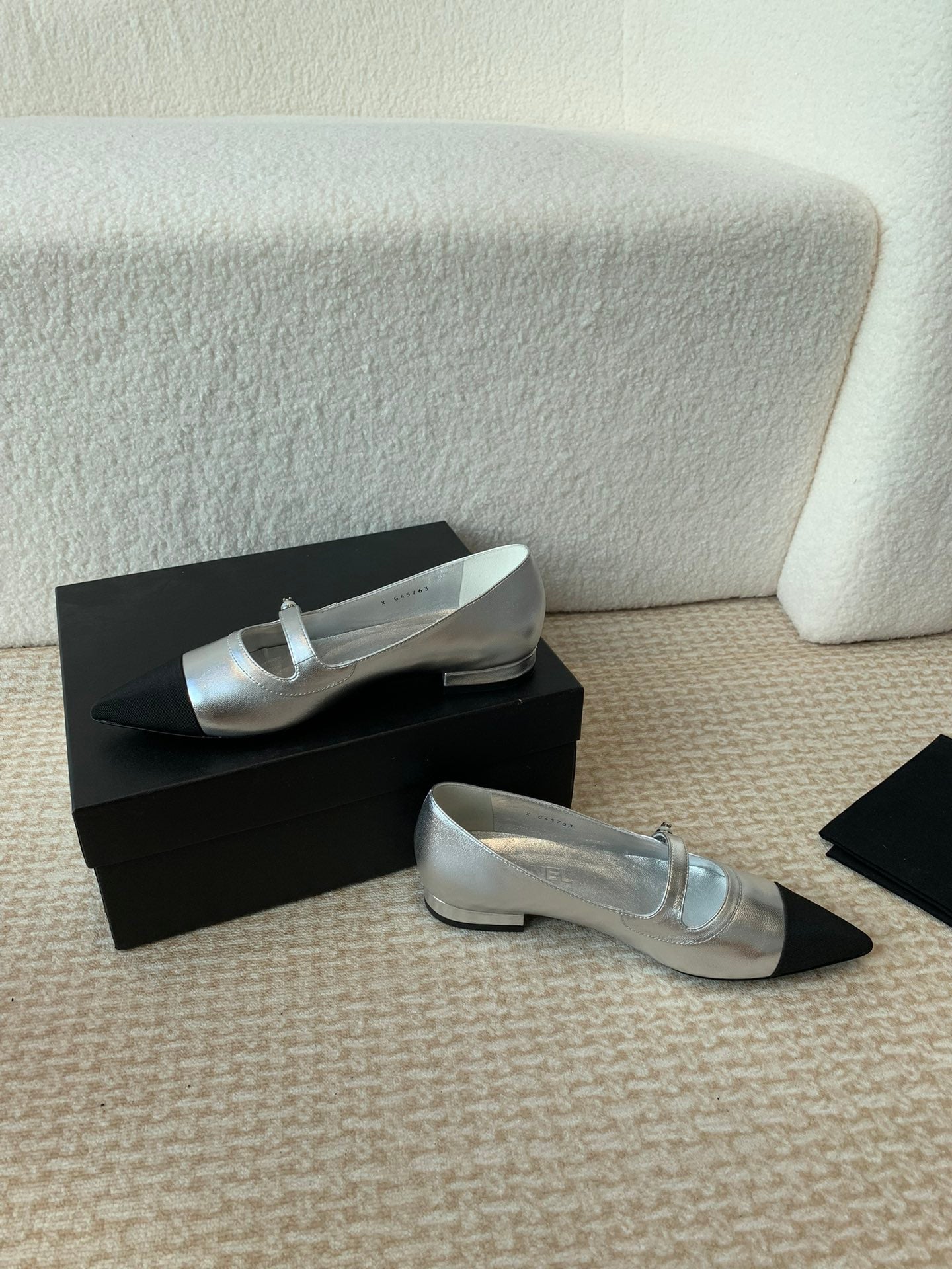 Pointed Toe Mary Jane Shoes Silver Mix Black Lambskin - 35