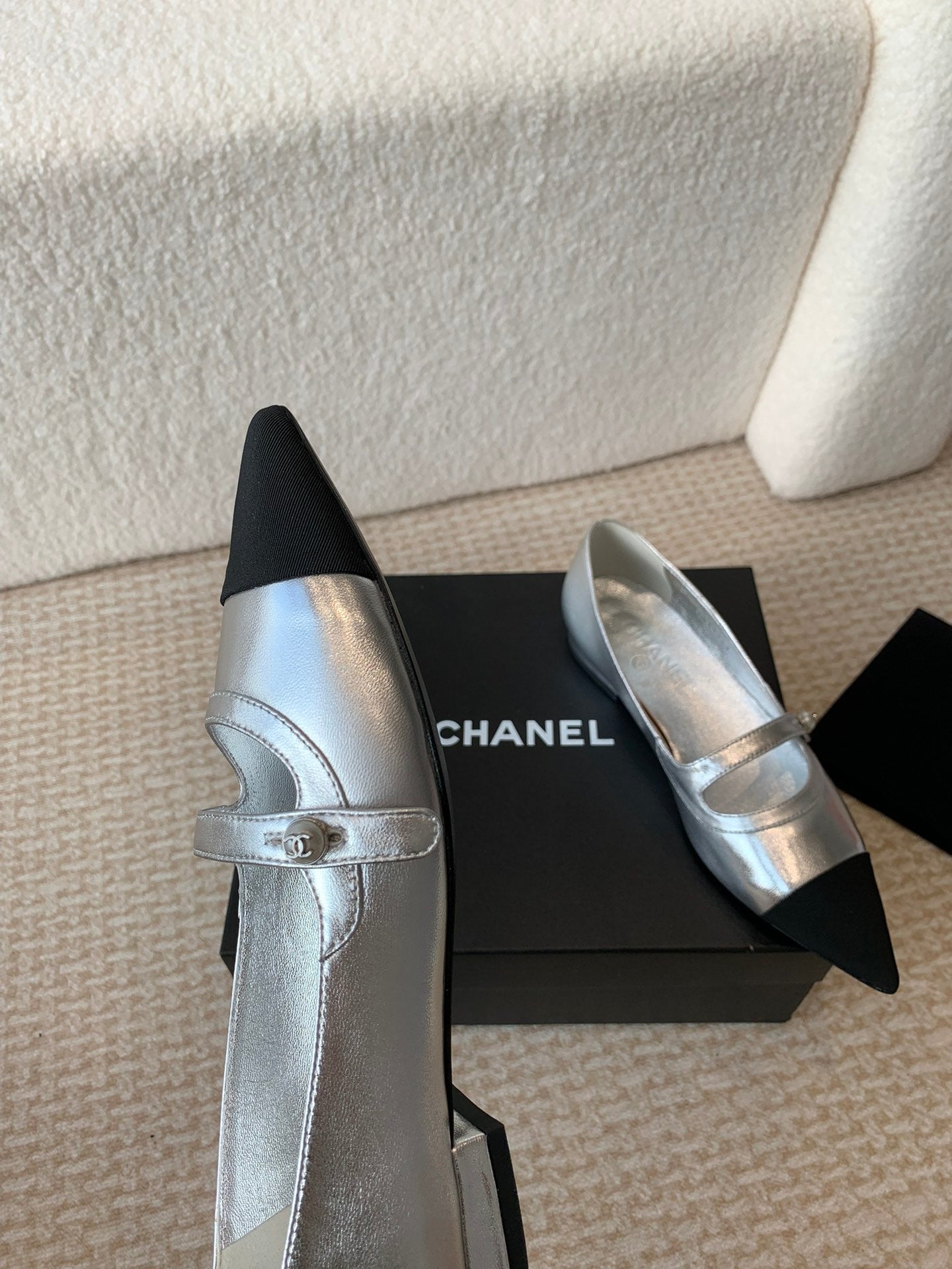 Pointed Toe Mary Jane Shoes Silver Mix Black Lambskin - 35