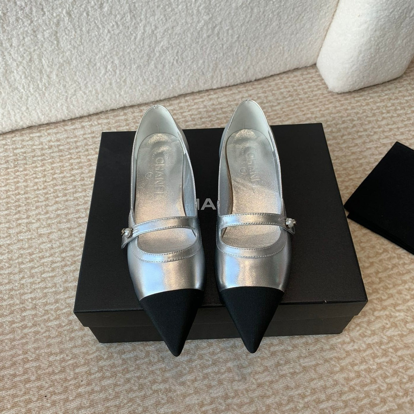 Pointed Toe Mary Jane Shoes Silver Mix Black Lambskin - 35