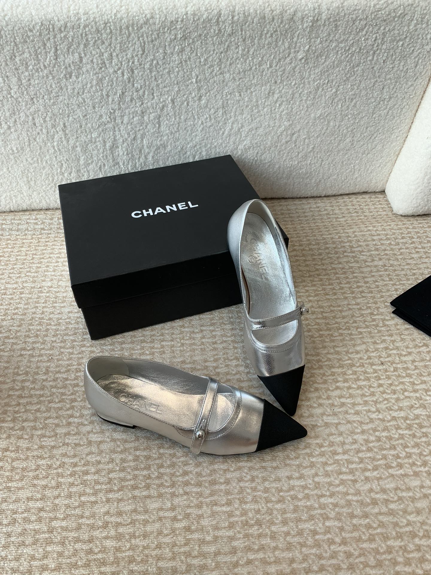 Pointed Toe Mary Jane Shoes Silver Mix Black Lambskin - 35