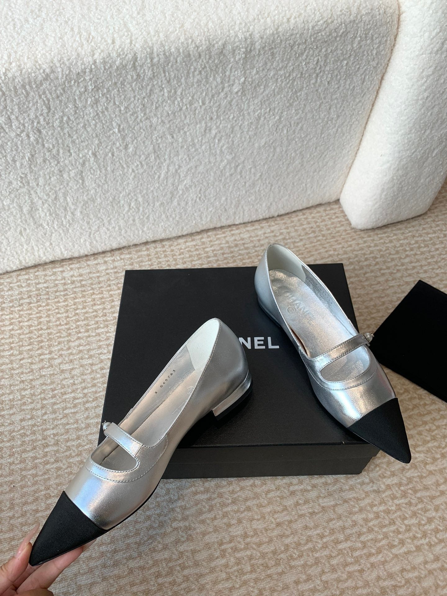 Pointed Toe Mary Jane Shoes Silver Mix Black Lambskin - 35