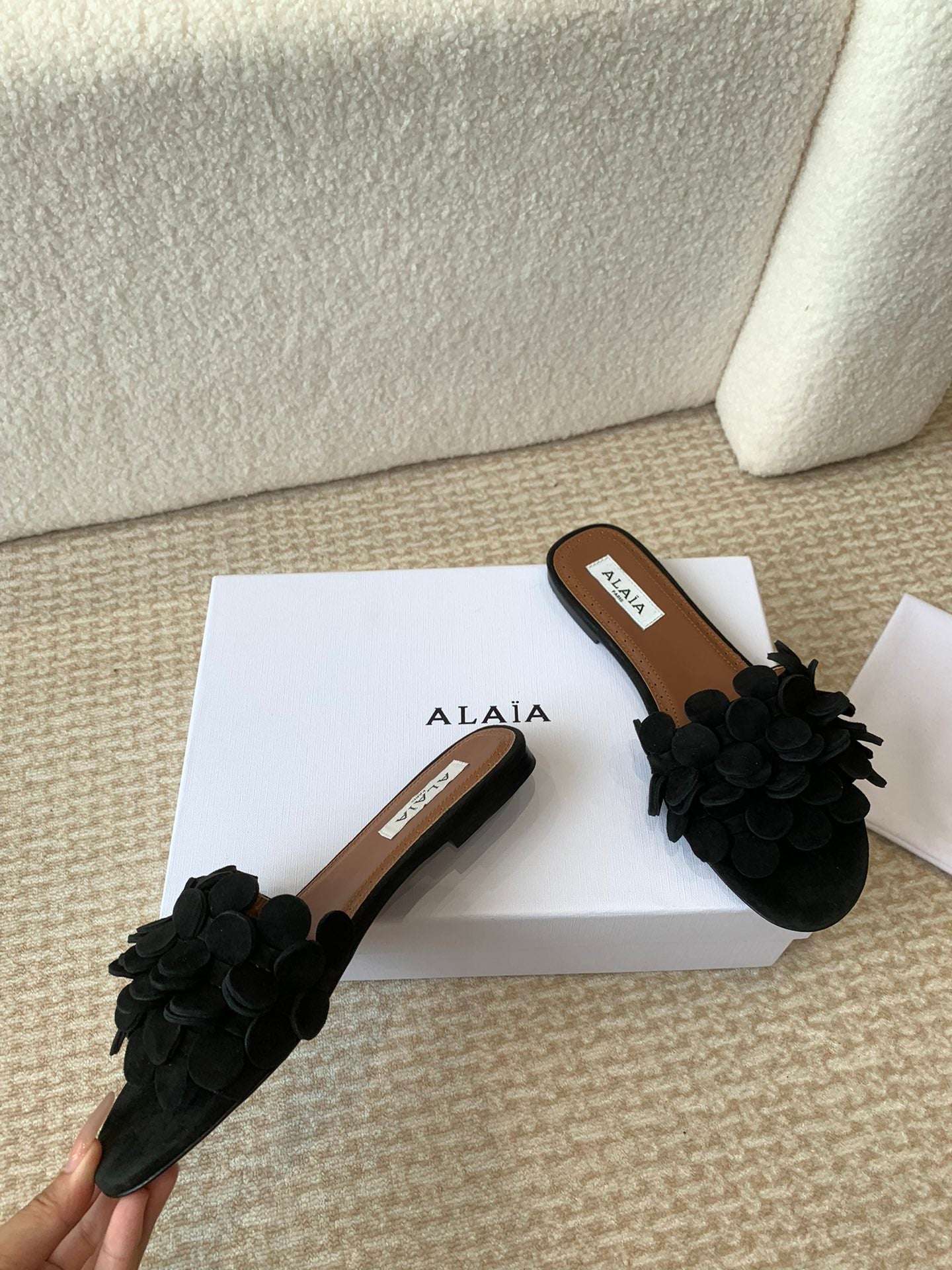 ALAIA FLAT MULE IN BLACK SUEDE - 35