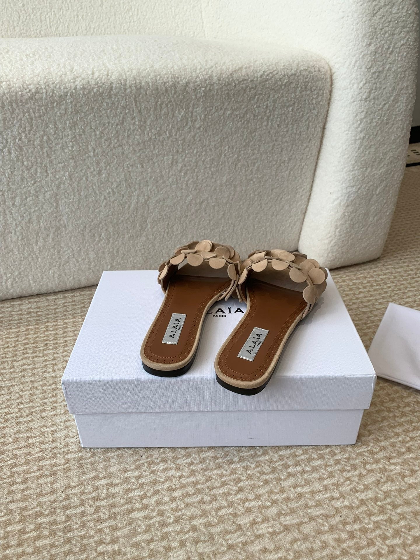 ALAIA FLAT MULE IN BEIGE CREAM SUEDE - 35
