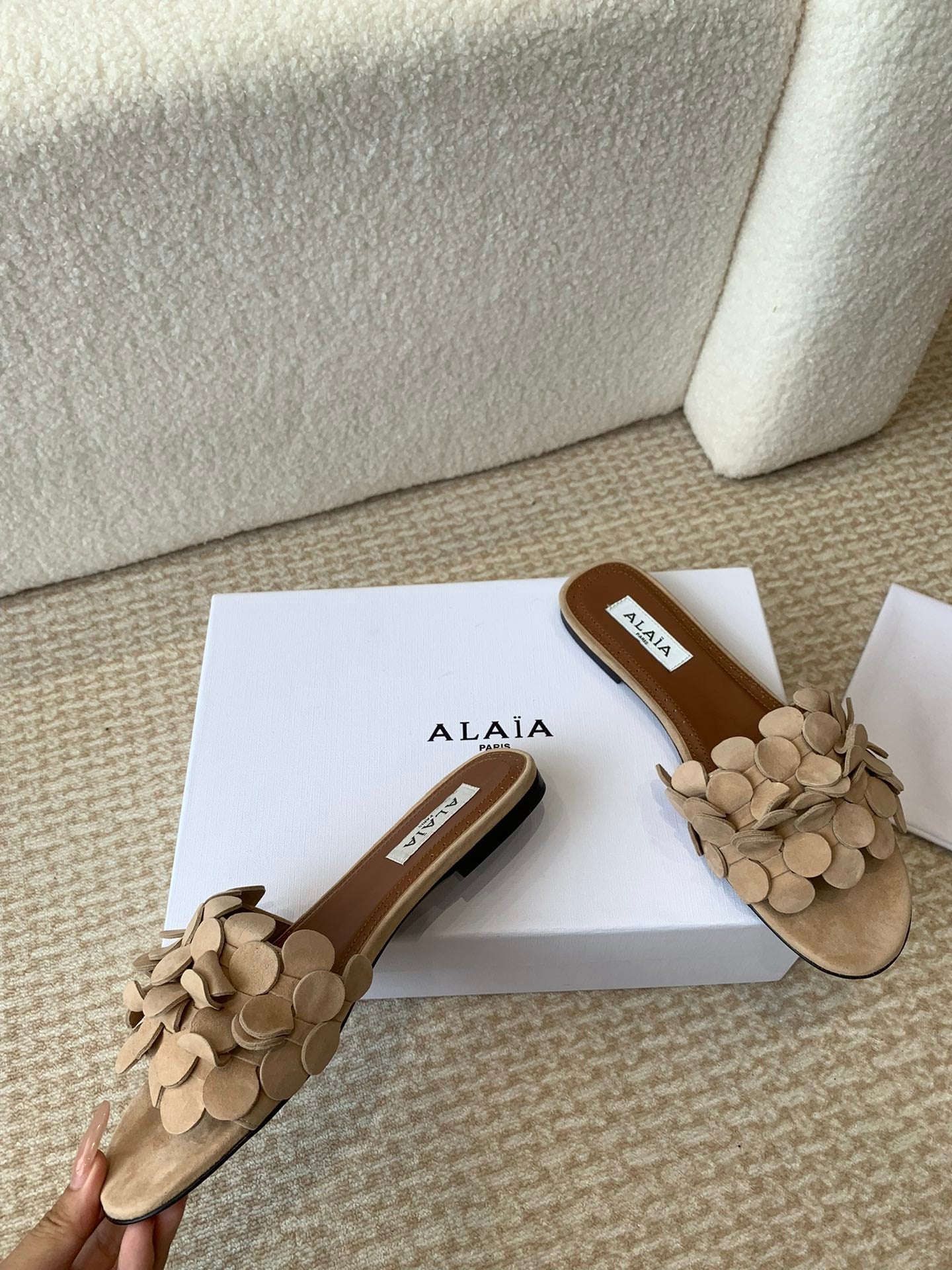 ALAIA FLAT MULE IN BEIGE CREAM SUEDE - 35
