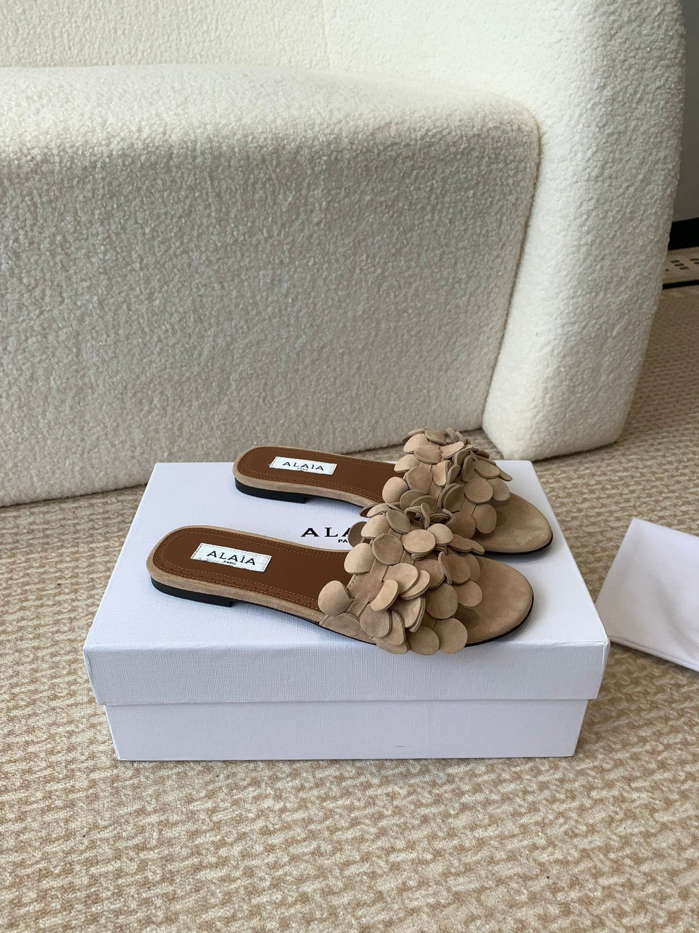 ALAIA FLAT MULE IN BEIGE CREAM SUEDE - 35