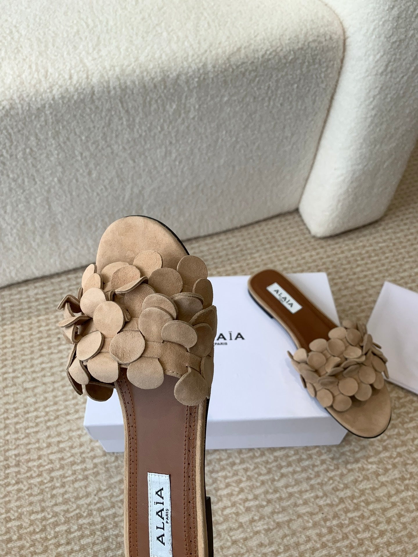 ALAIA FLAT MULE IN BEIGE CREAM SUEDE - 35