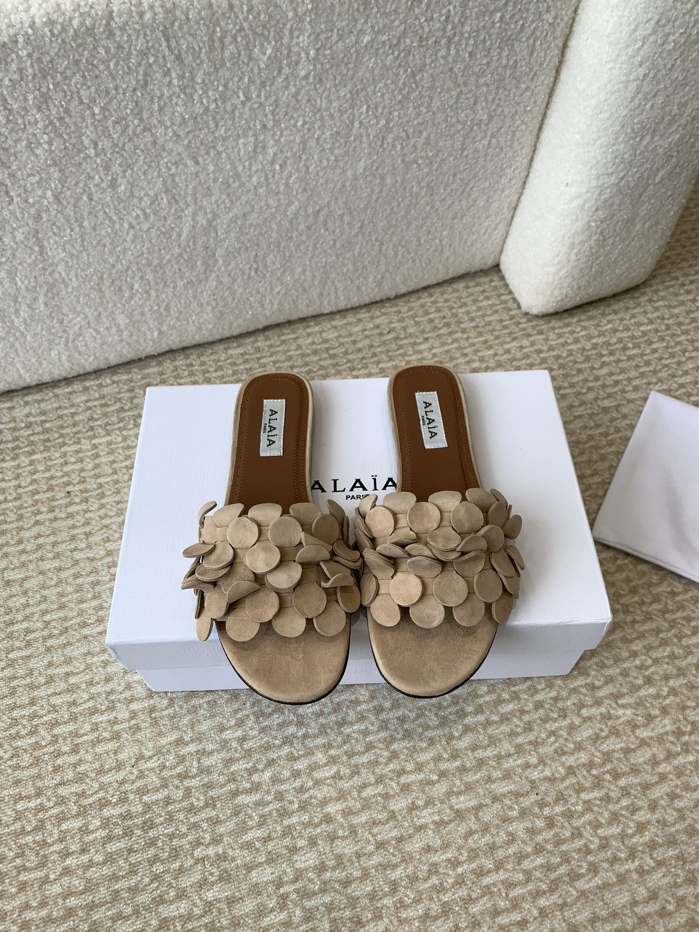 ALAIA FLAT MULE IN BEIGE CREAM SUEDE - 35