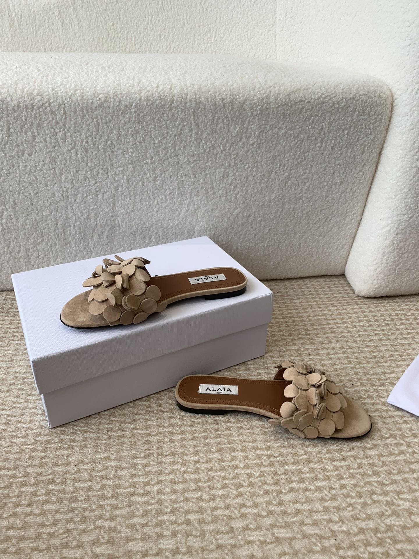ALAIA FLAT MULE IN BEIGE CREAM SUEDE - 35